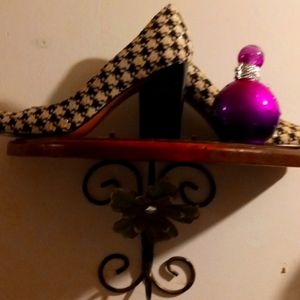 Ann Klein Women's Heels. Authentic size 6 1/2.